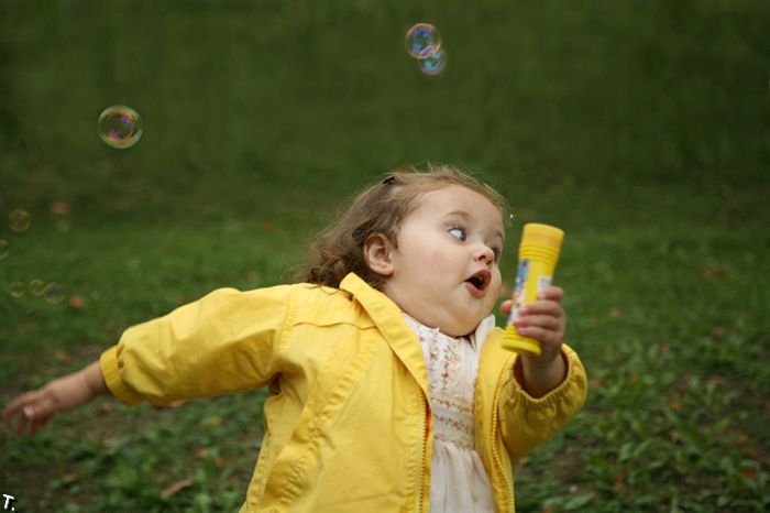 Фотожаба на девочку с пузырями