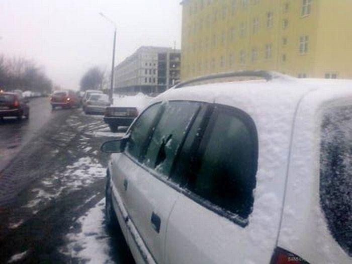 Как в Минске посыпали дороги