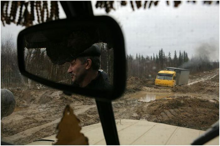 http://www.rulez-t.info/uploads/posts/2010-06/1275909437_worst_road_in_russia_and_probably_in_the_world_02.jpg