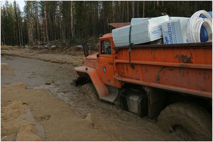 http://www.rulez-t.info/uploads/posts/2010-06/1275909470_worst_road_in_russia_and_probably_in_the_world_05.jpg