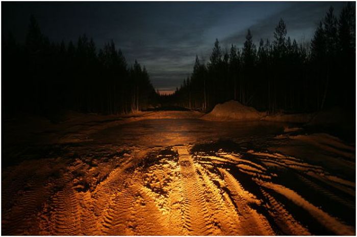 http://www.rulez-t.info/uploads/posts/2010-06/1275909513_worst_road_in_russia_and_probably_in_the_world_13.jpg