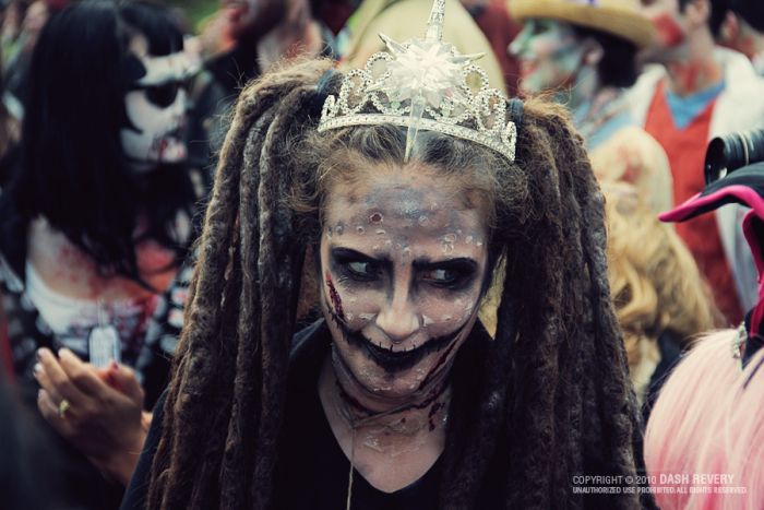 1297106871_toronto_zombie_walk_12.jpg