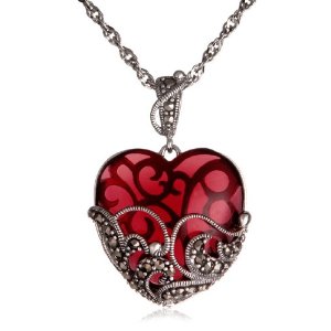 http://www.rulez-t.info/uploads/posts/2012-02/1328550682_garnet-colored-glass-heart-pendant.jpg