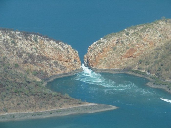 Горизонтальный водопад в Западной Австралии