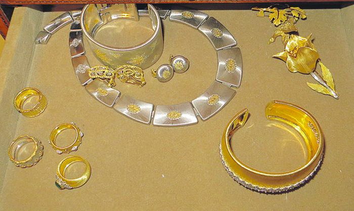 15 кг золота и платины в квартире Евгении Васильевой - фигурантки дела "Оборонсервиса"