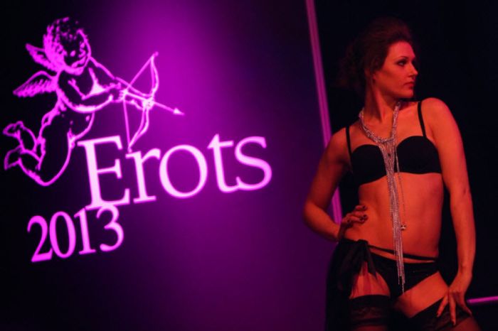 Лучшие фотографии с эротической выставки Erots 2013 (18+)