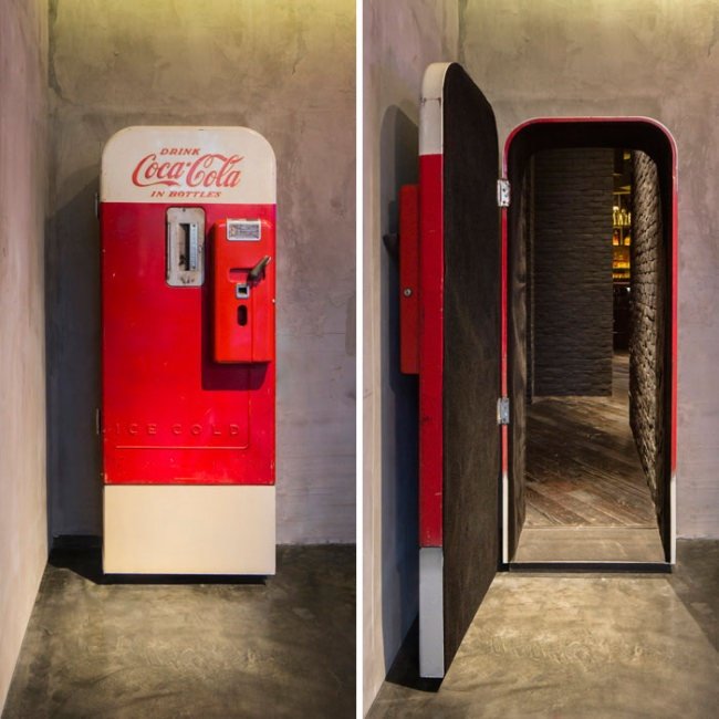 Что может быть внутри автомата Coca-Cola?