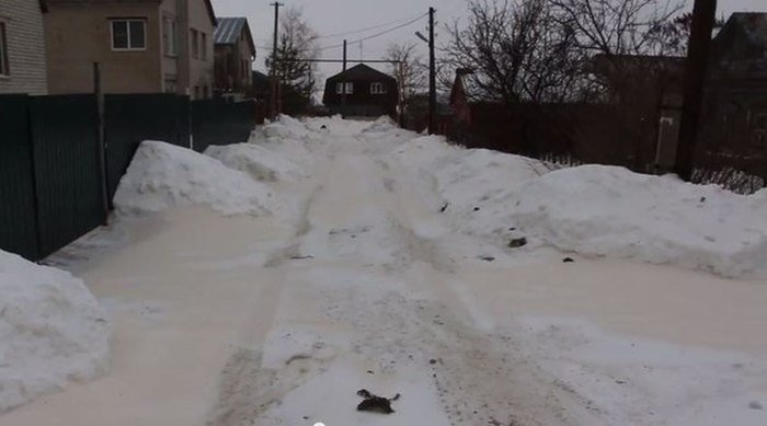 Саратов покрыт оранжевым снегом