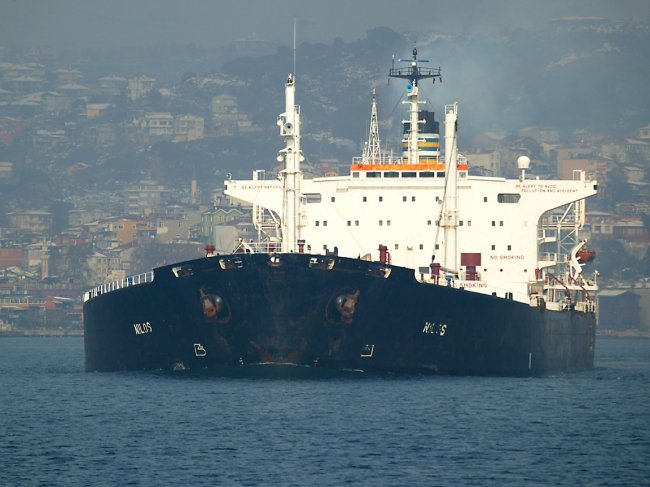 Корабли перевозящие по морю нефть и природный газ