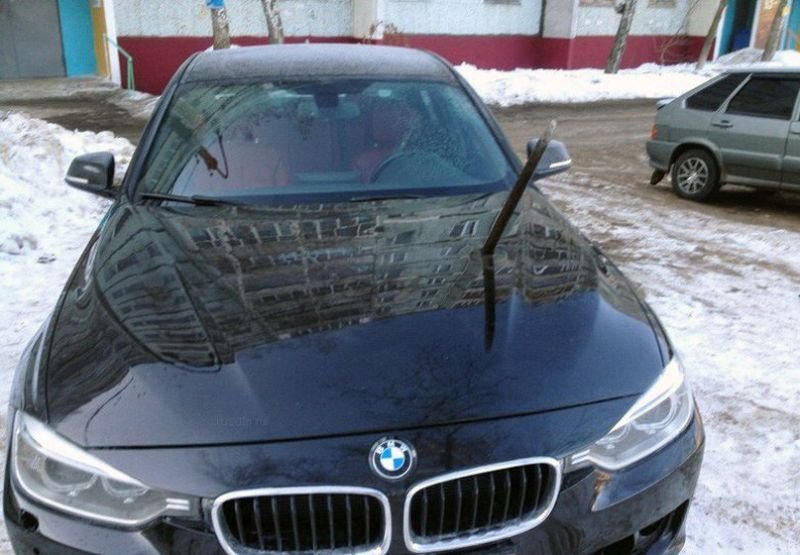 Челябинский Чингачгук воткнул лом в припаркованный BMW