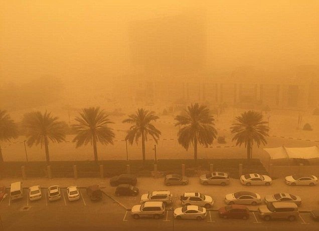 Песчаная буря придала Дубаю марсианский вид