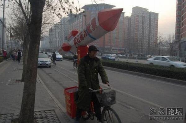 Велосипед ракета летает где-то в Китае