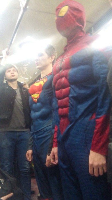 Новая мода от пассажиров метро в Санкт-Петербурге (37 фото)