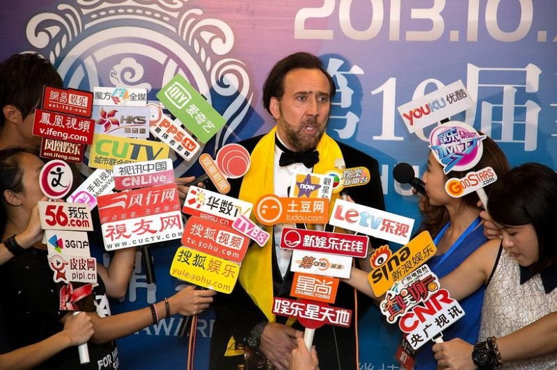 Пресс-конференции в Китае напоминают халявные доски объявлений (3 фото)