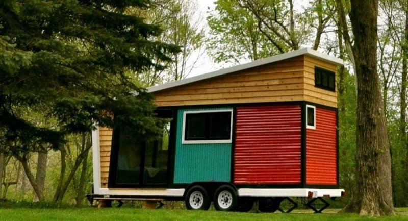 Уютный домик на колесах площадью 13 кв метров (18 фото)