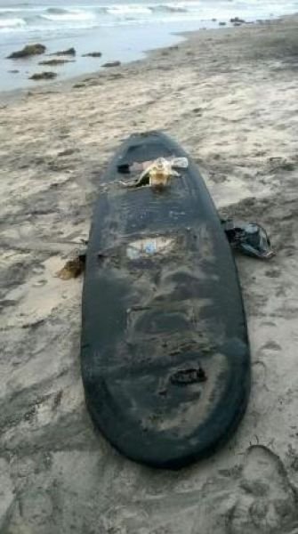 На Мексиканский берег выбросило доску для серфинга набитую метамфетамином (6 фото)