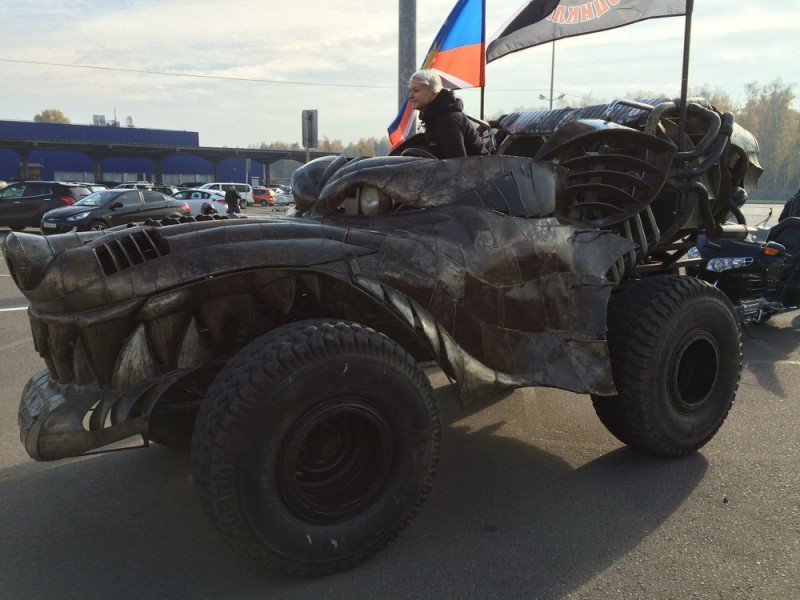 Автомобиль вдохновлённый фильмом Безумный Макс построили в России (5 фото)
