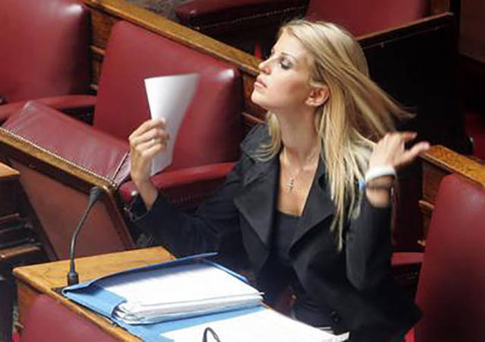 Привлекательный член греческого парламента - Елена Рапти