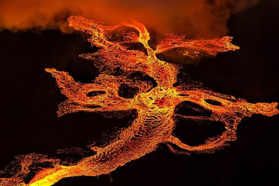 Впечатляющая аэрофотосъемка проснувшихся вулканов (20 фото)