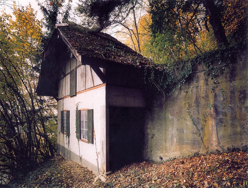 Бункеры в Швейцарии замаскированные под виллы (13 фото)