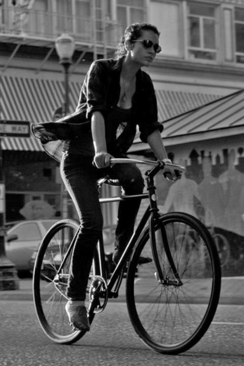Девушки и велосипеды