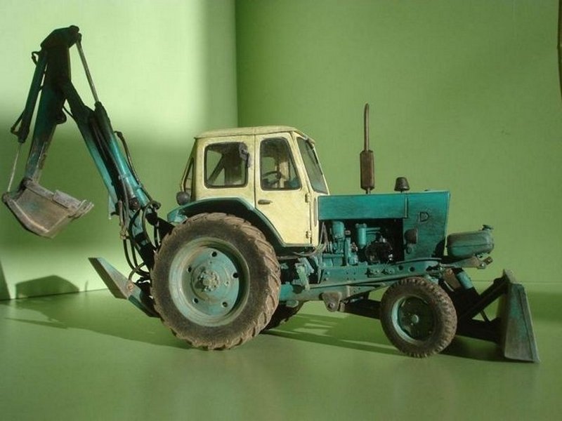 Реалистичная модель трактора из бумаги (24 фото)