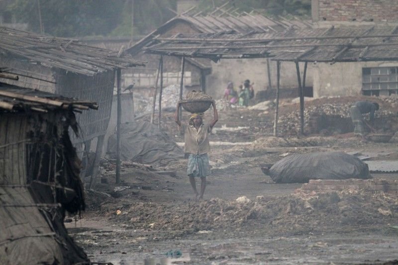 Быт большинства жителей Бангладеша напоминает ад (24 фото)