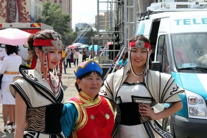 Девушки из монгольских городов и сел