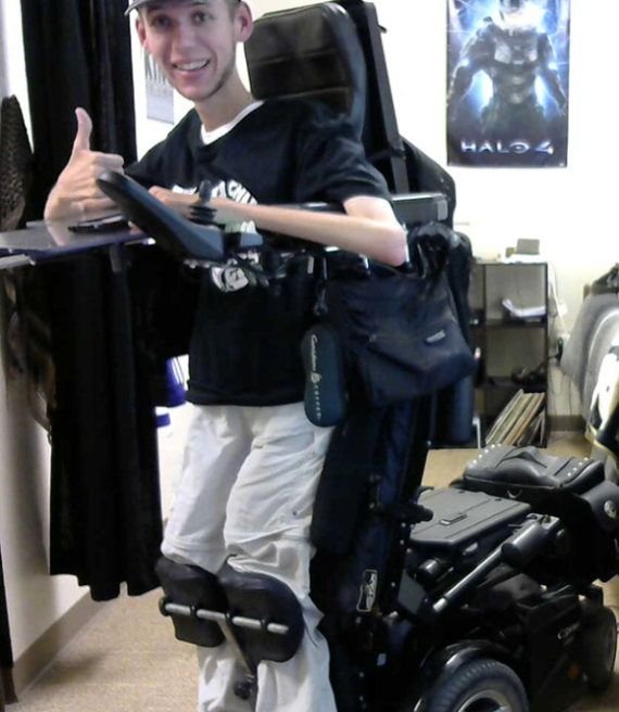 Студент превратил свое инвалидное кресло в багги из фильма Безумный Макс (8 фото)