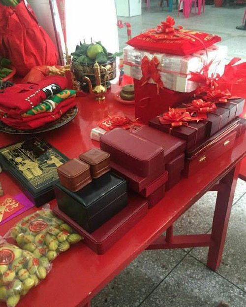 Подарки китайскому юноше на свадьбу (4 фото)