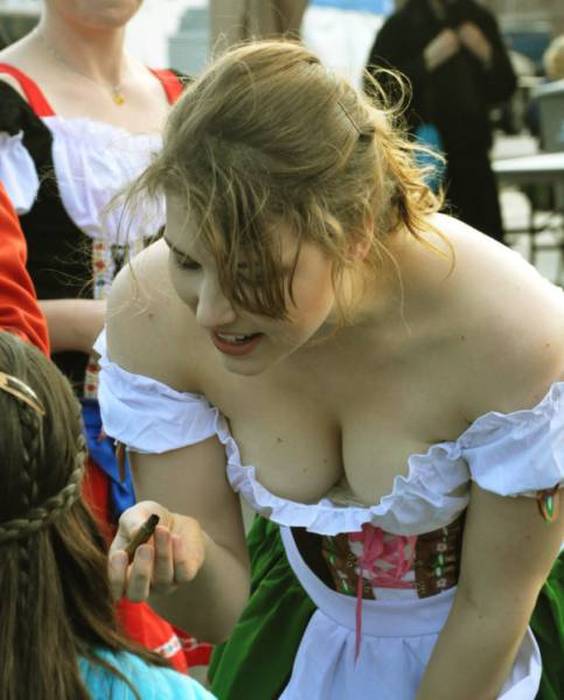 Девушки фестиваля Октоберфест