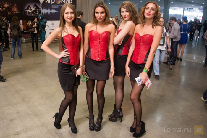 Девушки с фестивалей «ИгроМир 2015» и Comic Con Russia