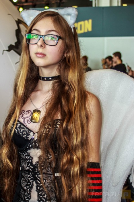 Девушки с фестивалей «ИгроМир 2015» и Comic Con Russia