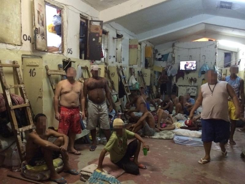Бразильские тюрьмы где власть принадлежит заключенным (13 фото)