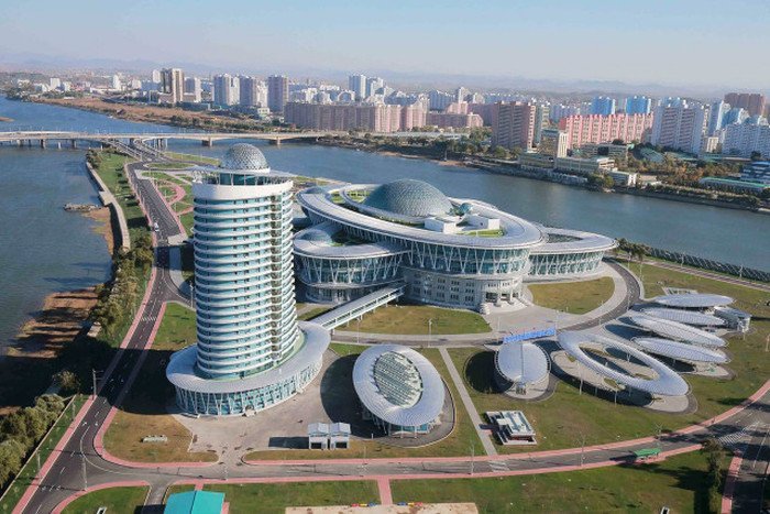 Современный научно-технический комплекс открыли в КНДР (8 фото)