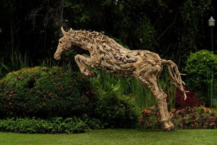 Деревянные скульптуры в движении (9 фото)