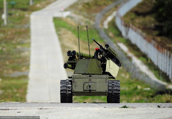 «Платформа-М» - роботизированный танк на службе ВС России (12 фото)