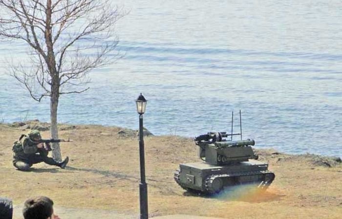 «Платформа-М» - роботизированный танк на службе ВС России (12 фото)