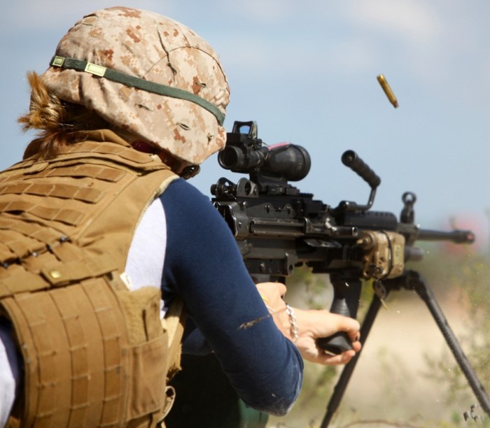 ''День Джейн Уэйн'' для жен военнослужащих на базе морской пехоты в штате Калифорния