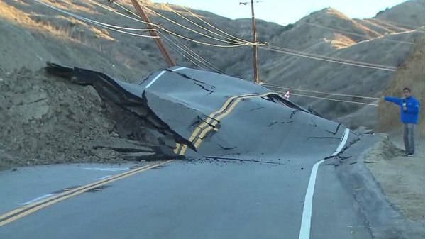 Разрушена автодорога в районе разлома Сан-Андреас (5 фото и 1 видео)