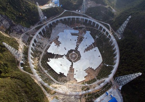 В Китае начато тестирование первых систем самого большого в мире радиотелескопа (4 фото)