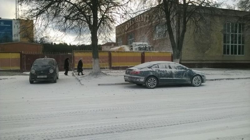 В результате технической неполадки на хлебозаводе в Солигорске прошла «метель» из муки (5 фото)