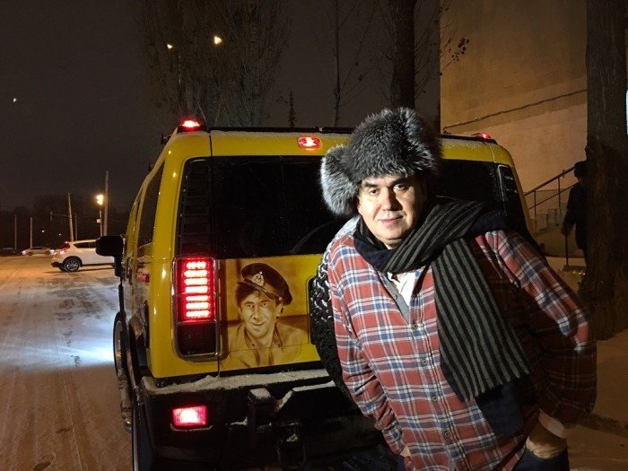 Поклонники Станислава Садальского удивили его необычным автомобилем (4 фото)