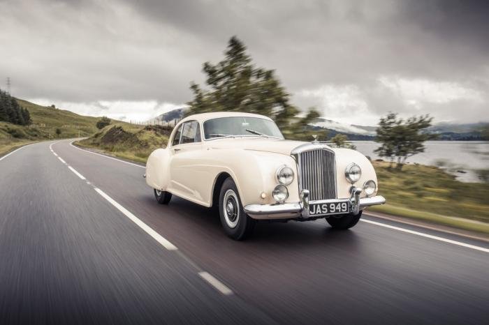 Bentley Continental GT Speed на встрече с прадедом 1952 года