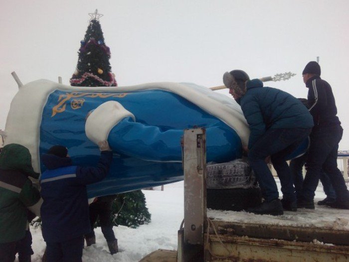 Житель Караганды продал автомобиль чтобы изготовить фигуру Деда Мороза для города