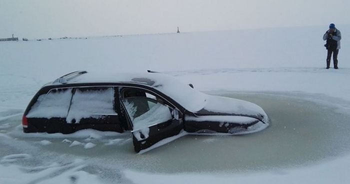 Volkswagen Touareg вмерз в воду