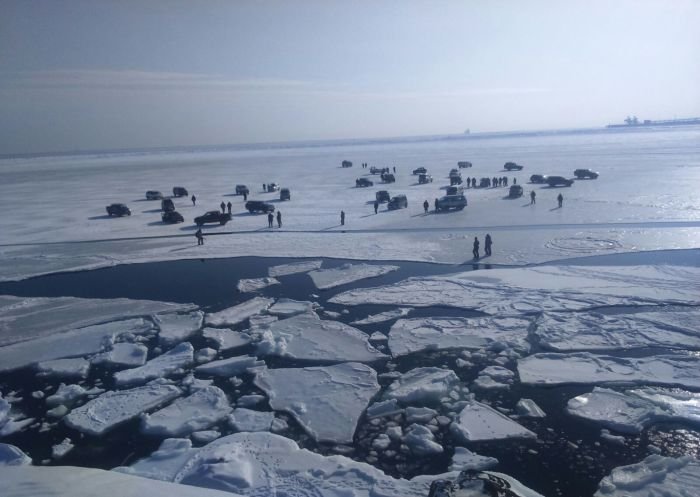 В Хабаровском крае отколовшаяся льдина унесла в море 40 человек
