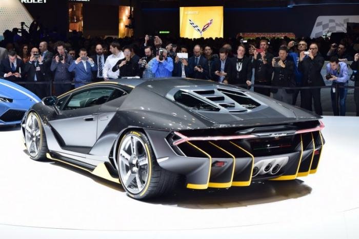 Lamborghini представила новый суперкар Centenario LP770-4