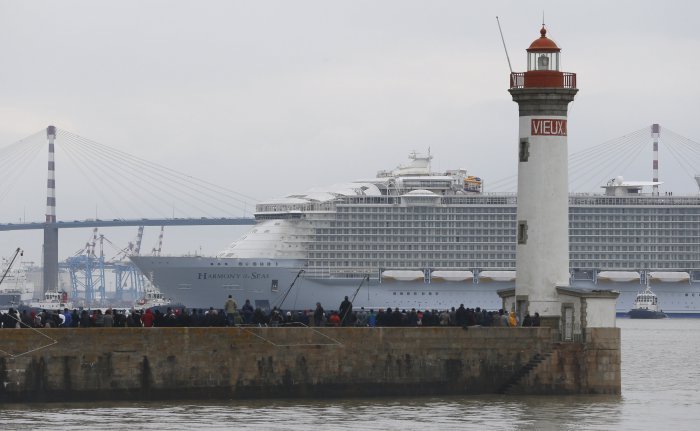 Крупнейший круизный лайнер Harmony of the Seas вышел в море