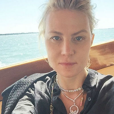 Рената Литвинова опубликовала селфи без макияжа